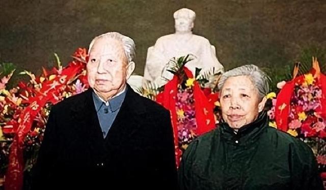周恩来逝世后谁当总理？毛主席力推一人，此人婉拒：您考虑别人吧