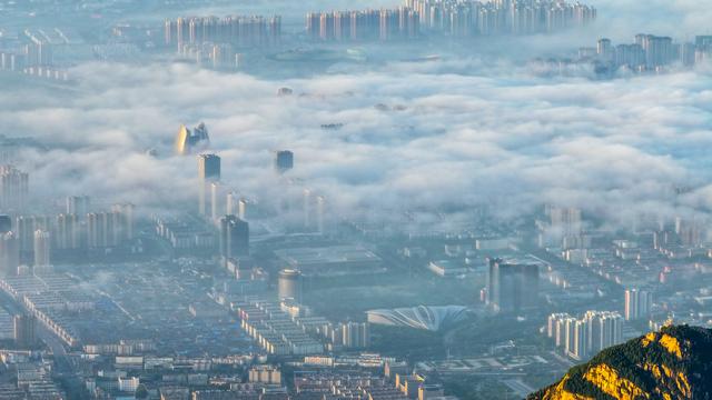 泰山云海之上的天地交响