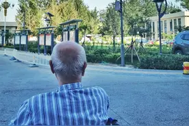 照顾94岁父亲离世，我找到了最体面的死亡方式图片