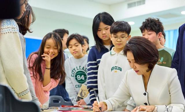 报应来了，李在明登机离沪前，中方禁令先起效	，菲日统一对华战线