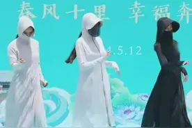 主打反骨，椰树被罚后直播间模特捂得严严实实，网友评论太有才了图片