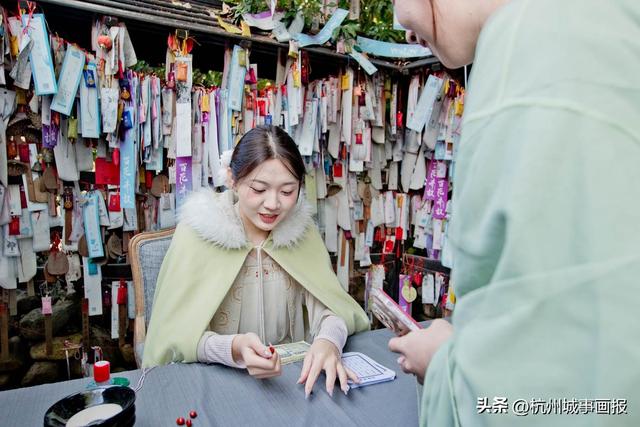 惊了！年末尾牙杭州老板们今年争相“包岛”开年会