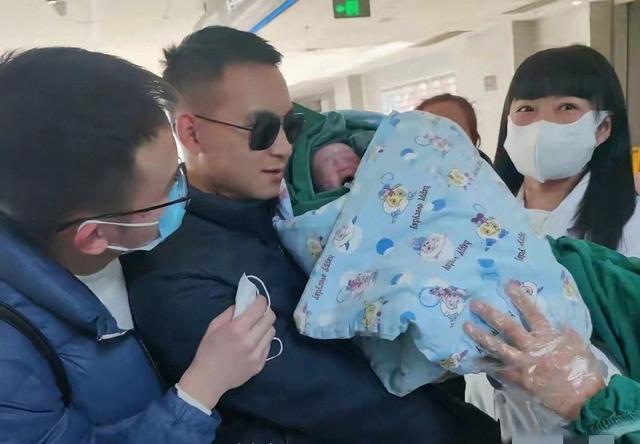 杜富国晋升二级军士长，相距“兵王”只差一步，配偶福利来了