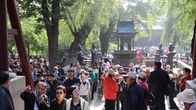 晋祠博物馆人潮涌动