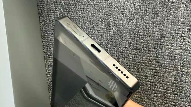 国产专业电竞手机，6.8英寸无挖孔真全面屏，7000mah大电池更耐用