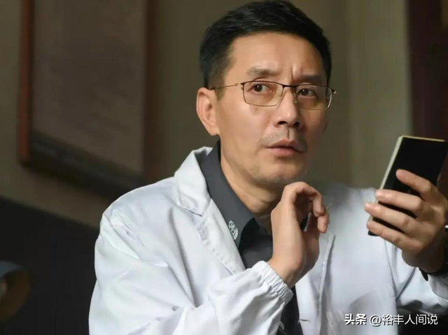 江珊老公田小洁外出修车，胡子花白穿拖鞋，大G买七年才跑2.7万