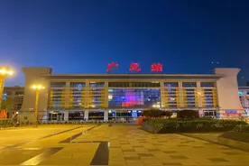 夜间高铁动卧来了图片