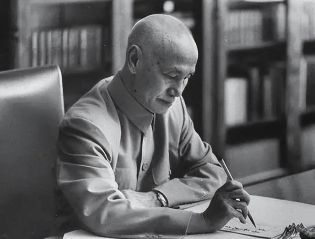 统一台湾的最大障碍，不是美国和台独，而是“中华民国	”这个称号