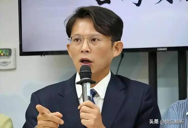 果不其然	，对台军演不到10小时，赖清德怂了，“蓝白绿”打起来了
