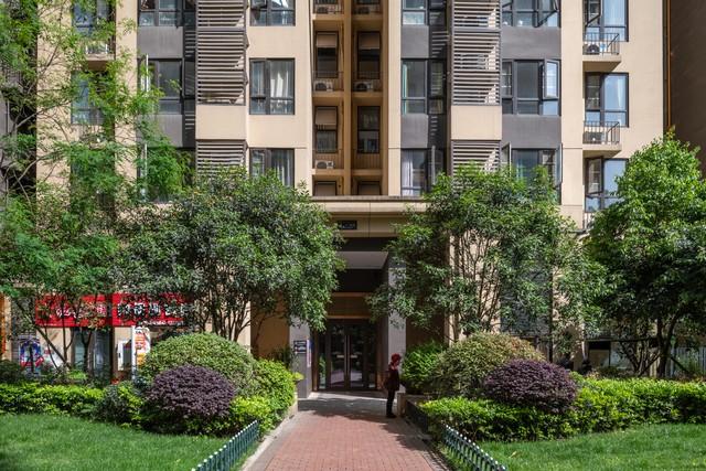 知情人披露成都女子家门口遇害案庭审细节：死缓判决背后的四大焦