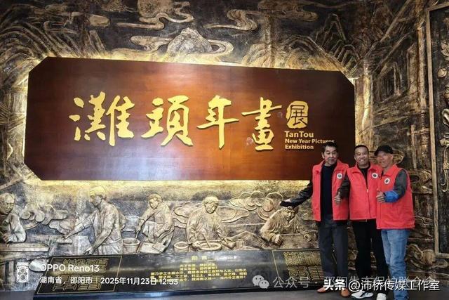 最美水杉林里志愿红