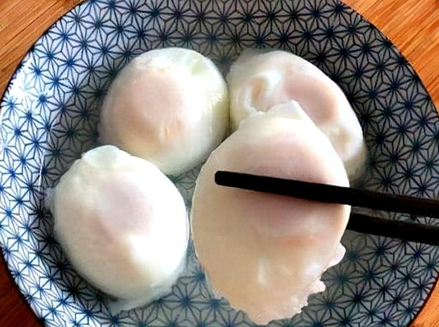 煮荷包蛋，懂得3窍门，鸡蛋不粘锅很完整，又圆又嫩，很好吃