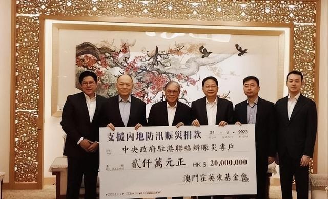 阅兵临近，霍家三父子一张北京合照暴露真实处境，目的果然不一般