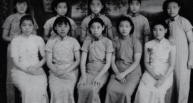 民国天乳运动到底有多疯狂？妇女束胸被禁止，发现一次罚款50大洋