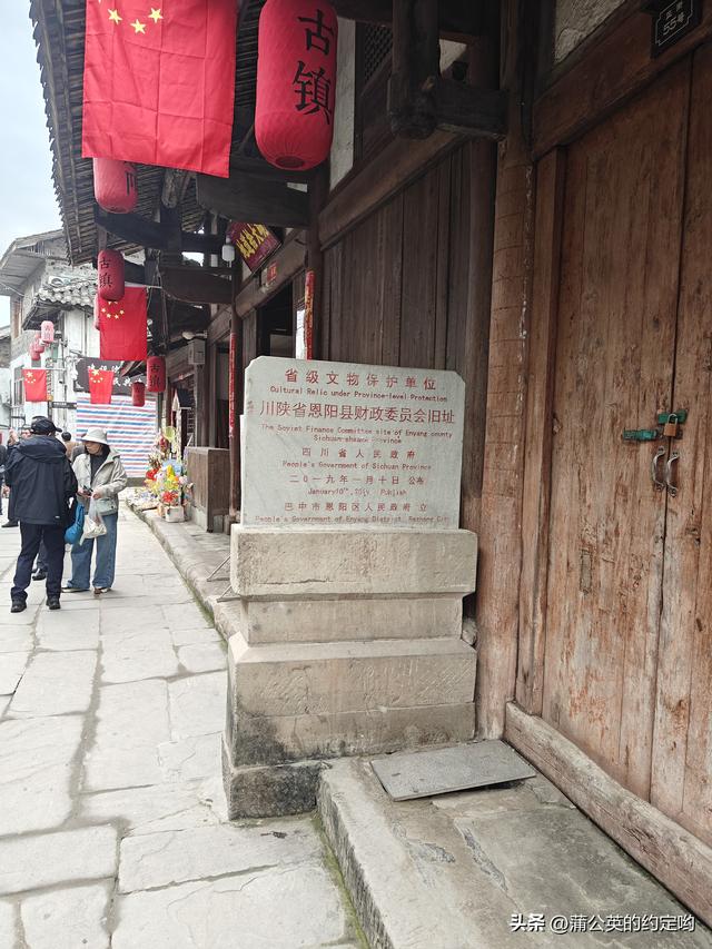 江边古镇风景不错，值得一看