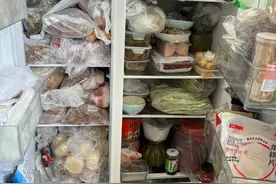 奉劝大家：这5样东西别放冰箱，会加速腐坏，等于在冰箱“养菌”图片