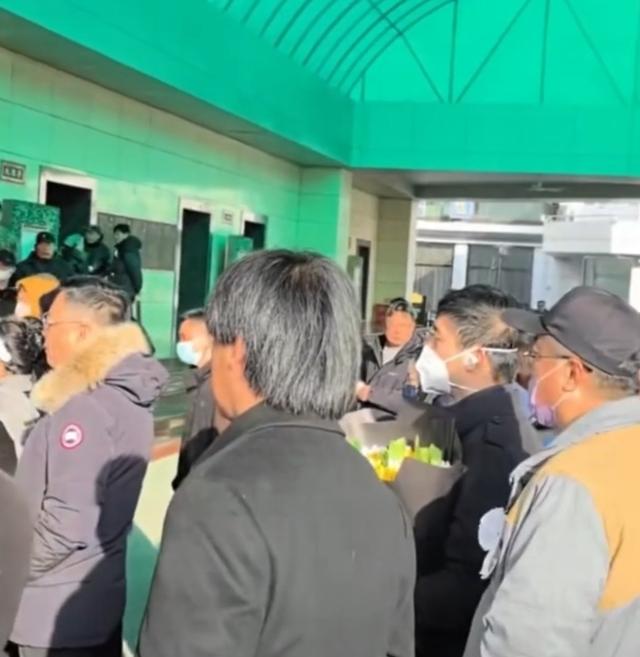 何晴离世，24岁儿子送别画面令人心碎：那场雪，是她最后的温柔？