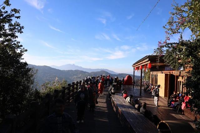 梯田映暖阳，元阳让异乡人恋上“第二故乡”