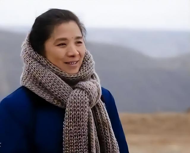 原来他是迟蓬丈夫，难怪66岁能出演《生万物》，有个好丈夫太重要