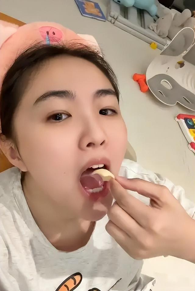 金龟子女儿宣告二胎流产2天，令人恶心一幕上演，朱媛媛也被牵连