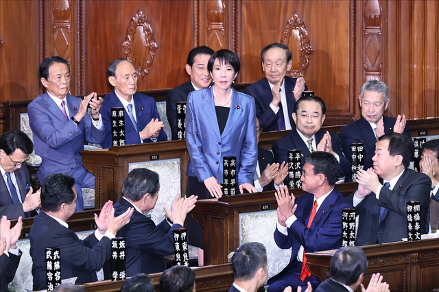 硬抗中国29天，一纸控告书让高市老实	，“短命首相”进入倒计时？