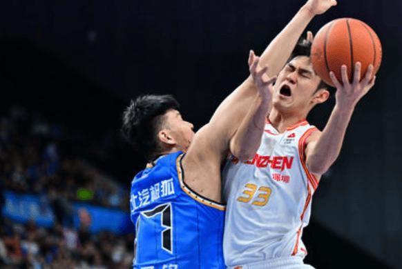 CBA排名乱套了！北京四连胜稳居第一，辽宁险胜排第二，黑马第五