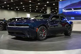 新车 | 400伏/800伏双架构，道奇Charger“战马”亮相底特律车展图片