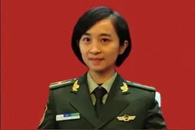 2013年，31岁女老师被特招入伍，直接授少校警衔，她有何过人之处图片