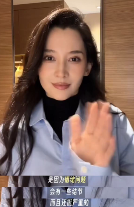 汪峰不装了！森林北生病，他却带着女儿地里挖白菜，章子怡躺赢了