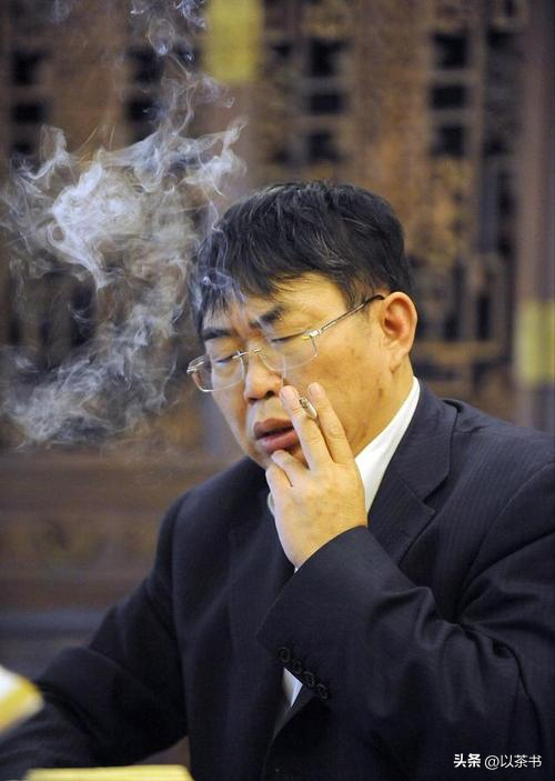 原来她们是聂卫平妻子，第一任棋手，第二任王刚妹妹 第三任最特别