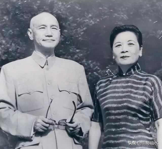 75年春节，蒋介石带病给毛主席发电报，电报中提到了自己最后心愿