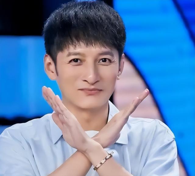 从主持人到"精神病"，49岁无妻无子的李维嘉，给不婚人士提了个醒