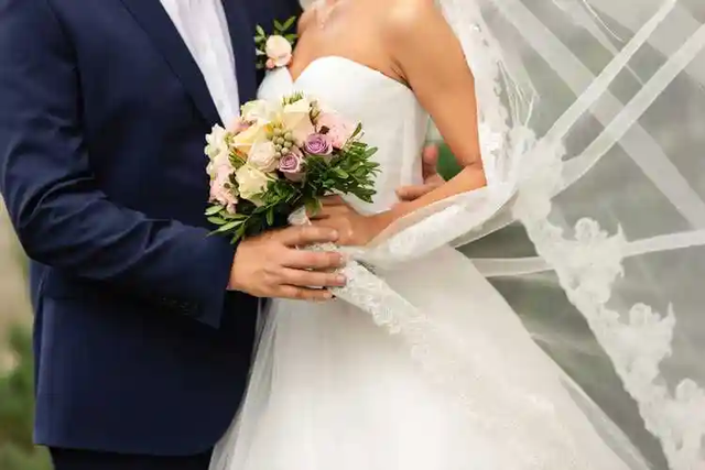 不用回老家！揣身份证就能异地领证，七夕结婚潮被这政策点燃了？