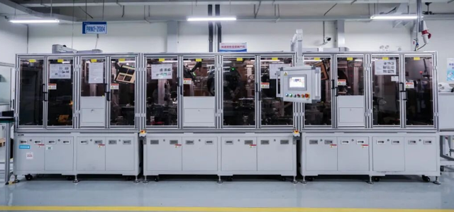 以为长虹凉了？2025年净利润爆增，它早不只是卖彩电的了！