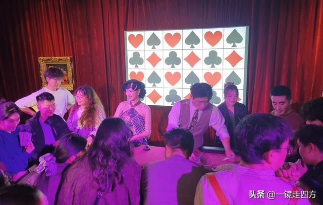 走进郑州中牟建业电影小镇，看各种特色表演，还能参与互动项目。