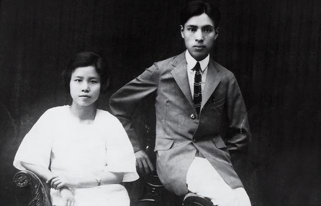 1997年，李鹏总理全家在玉泉山游玩，难得团聚，女儿女婿罕见出镜