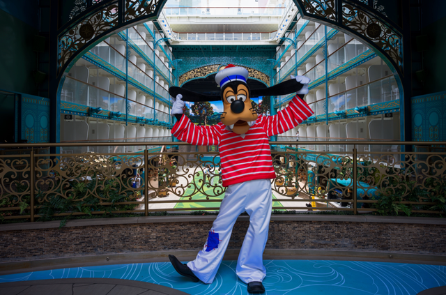 首发！等了一年多终于启航，我坐上了全世界“最快乐”的船