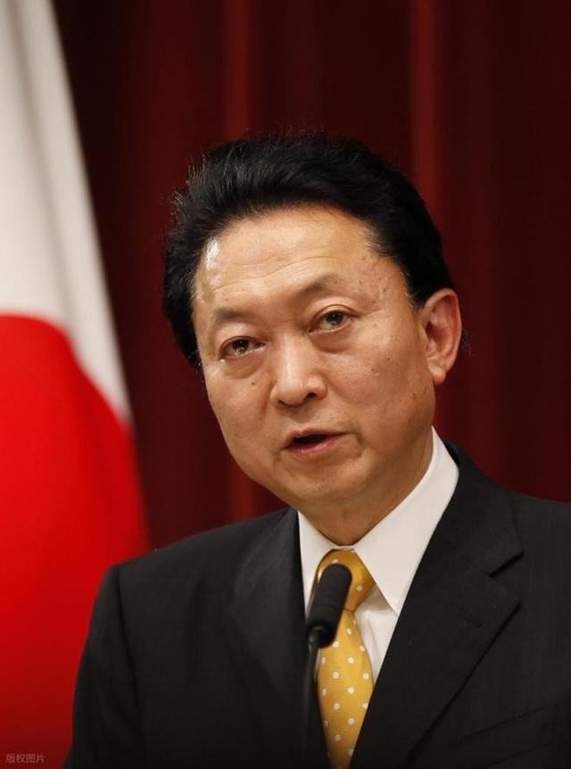 中国的愤怒不断升级！055大驱编队抵近日本	，解放军的导弹已备好