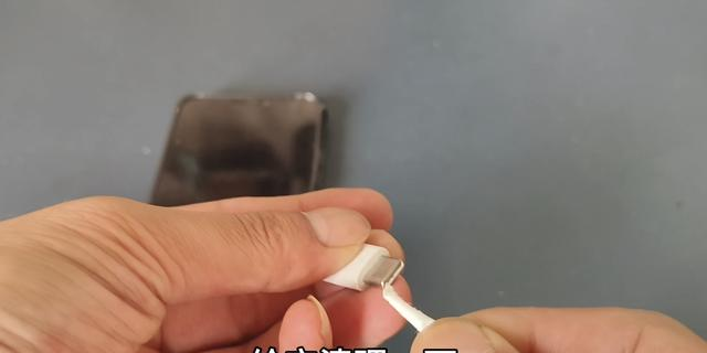 手机充不进电，充电慢怎么办师傅教你一招， 不花钱就能解决
