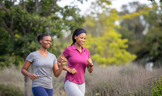 44岁女子每天慢跑健身	，1年后中风去世，医生叹气：3个习惯没纠正