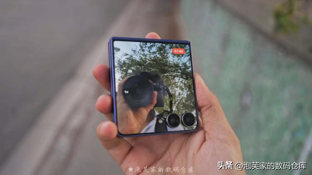 12+256卖7999 三星Z Flip7深度体验 比Flip6提升多少？三星用户多吗