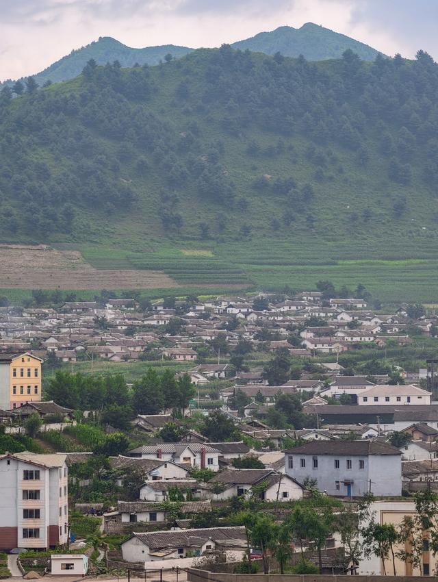 探秘东北第一国门：一座桥，两重天地，半部抗美援朝史