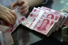 定期存款到期后，要不要把钱取出来？银行经理提醒，别做错了图片