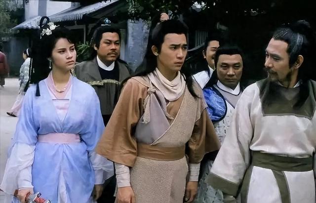 她认干爹，拍风月片，被导演霸王硬上弓，靠山去世后沦为服务员