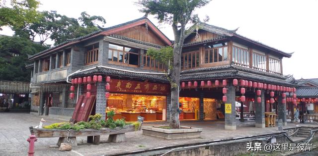 丽江古城大水车及周边景色