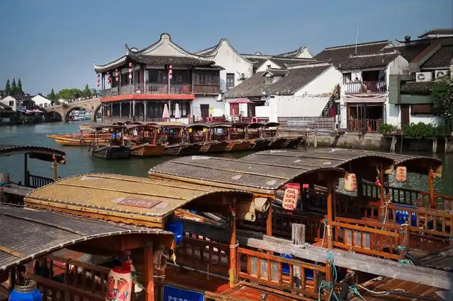 原住民搬走后，没了烟火气的古镇，还能叫古镇吗？