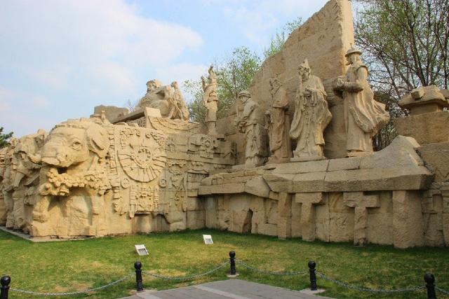 北京元大都城垣遗址公园 海棠花溪