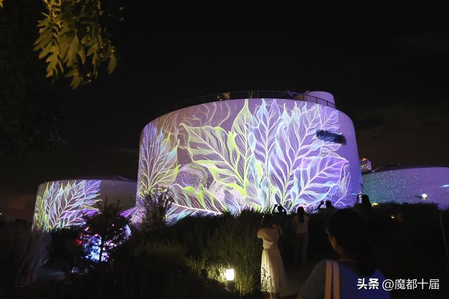 周边商场瞬时客流破纪录！上海国际光影节点亮消费新场景