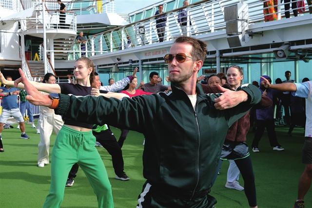 三亚：缘何“客从海上来”？