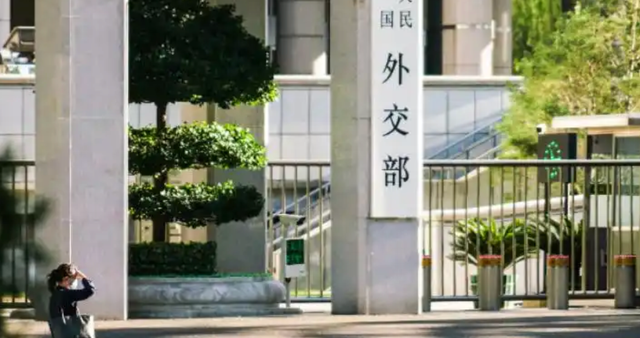 忍了38天后，中国对日本发出第一道制裁令！暗示了高市早苗结局？